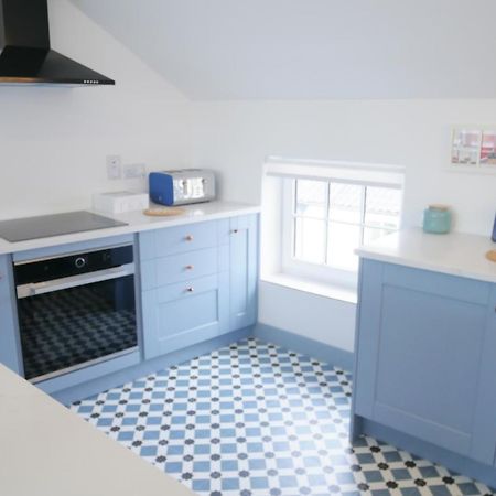 Sunset View, 2 Bedrooms In The Heart Of Holt With Parking Екстер'єр фото