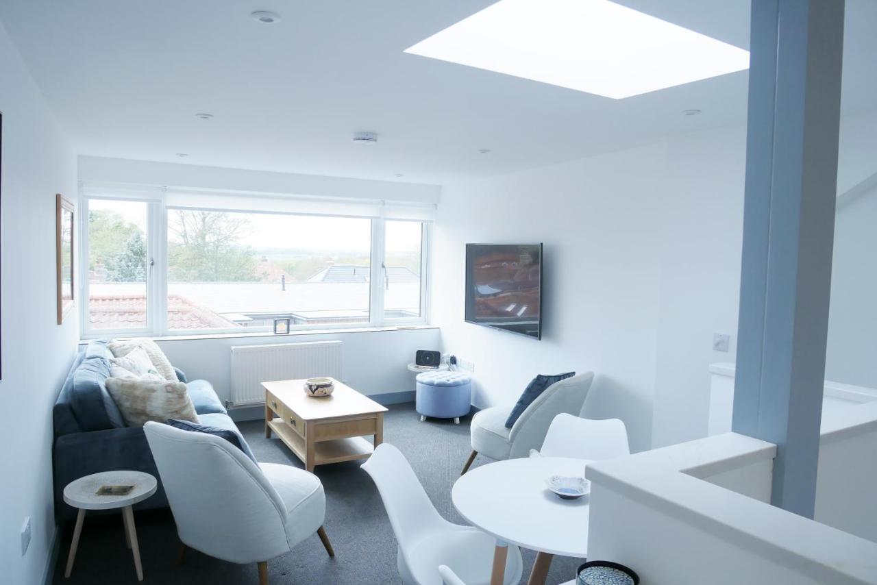 Sunset View, 2 Bedrooms In The Heart Of Holt With Parking Екстер'єр фото