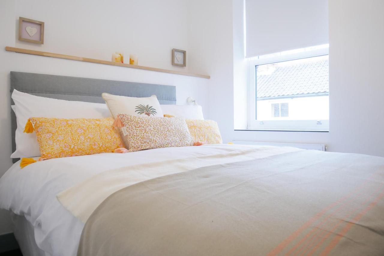 Sunset View, 2 Bedrooms In The Heart Of Holt With Parking Екстер'єр фото