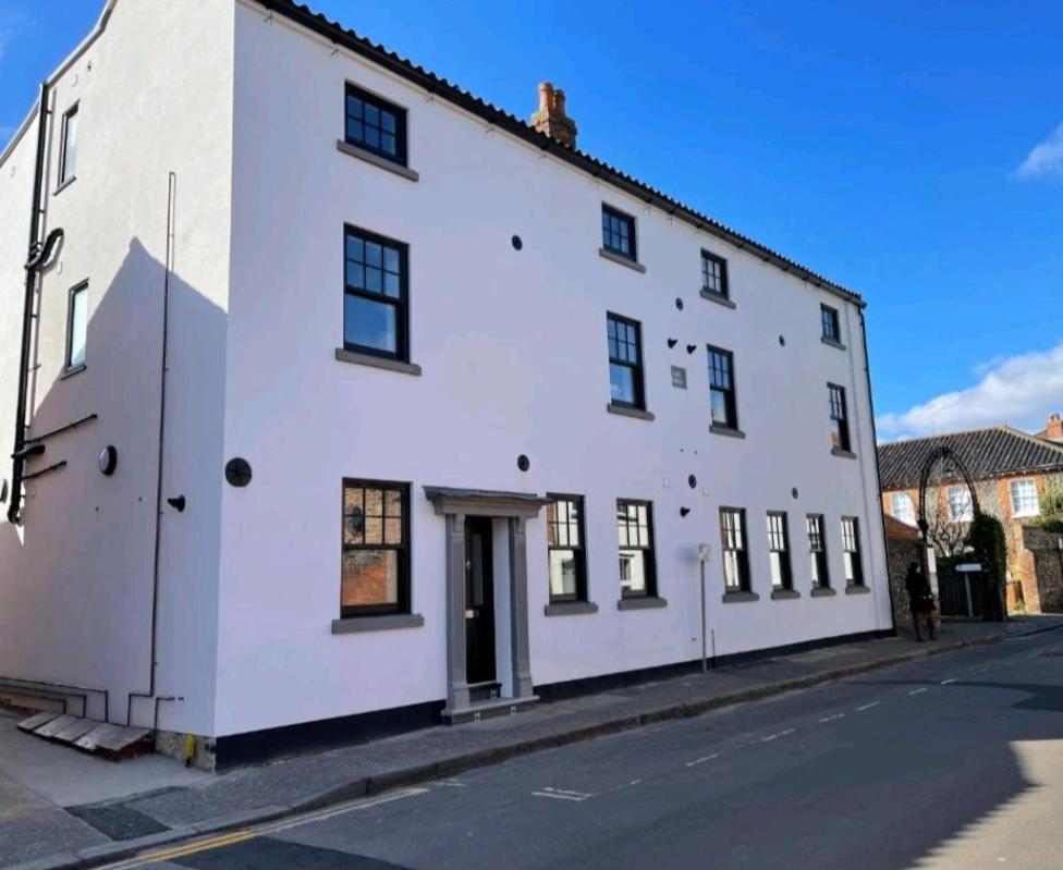 Sunset View, 2 Bedrooms In The Heart Of Holt With Parking Екстер'єр фото