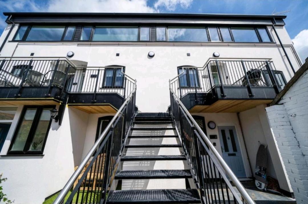 Sunset View, 2 Bedrooms In The Heart Of Holt With Parking Екстер'єр фото